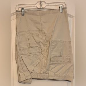 Men’s khaki cargo shorts. Size 38  Good condition